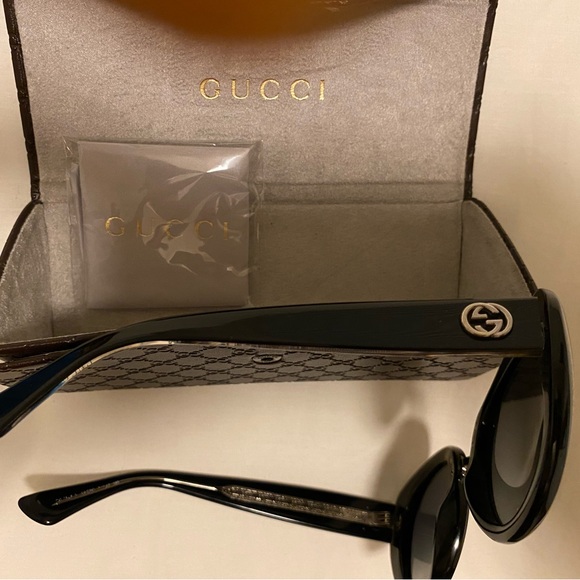 Gucci Sunglasses- classic. Serious buyers only! - Picture 4 of 12